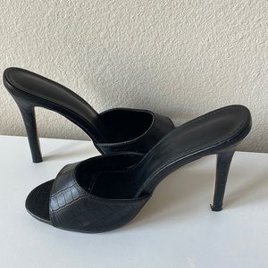 Croc embossed mule sandals